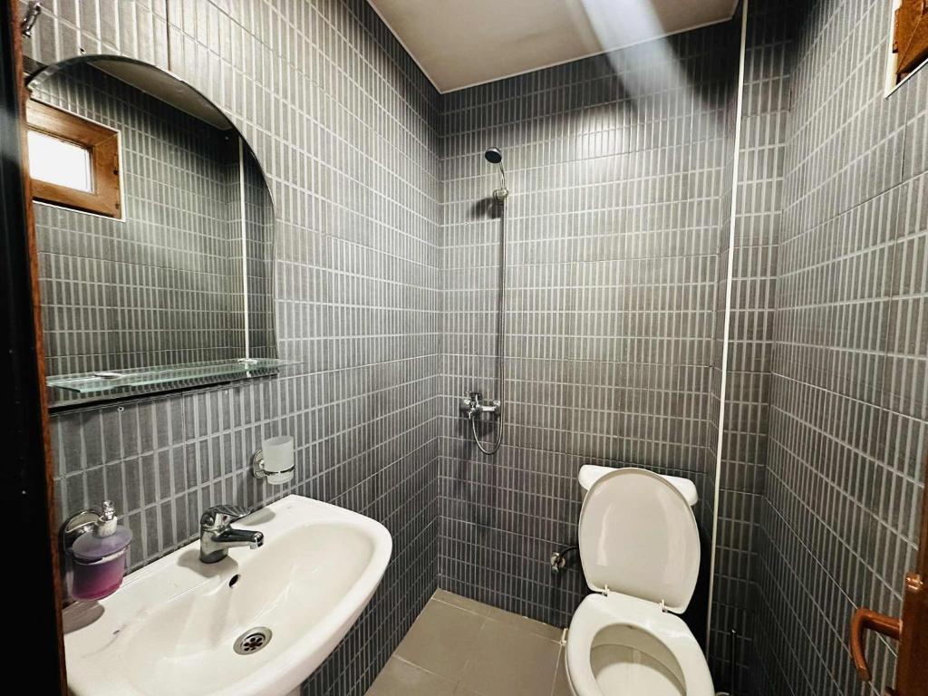 Koupelna v ubytování KISI Hotel