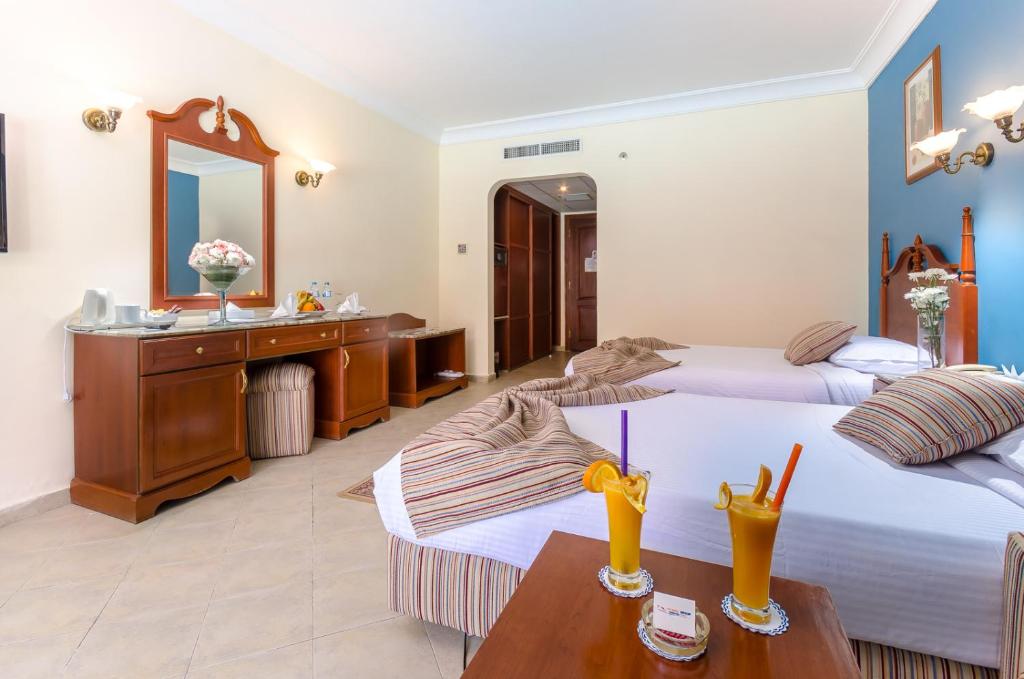 Titanic Beach - Families and Couples only - 4