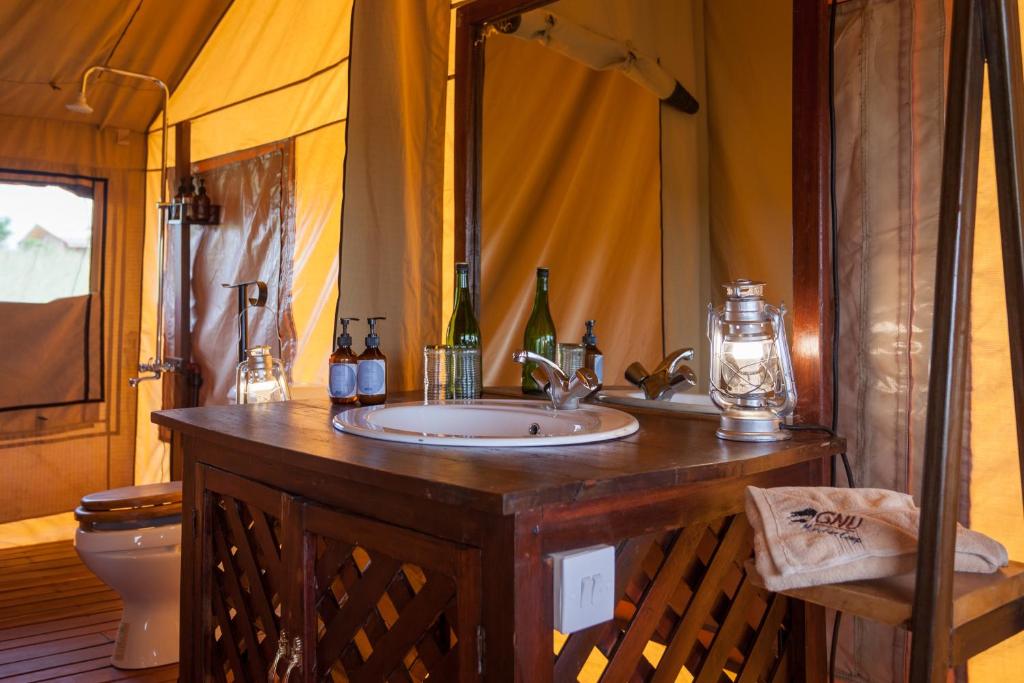 Koupelna v ubytování Gnu Ndutu Camp