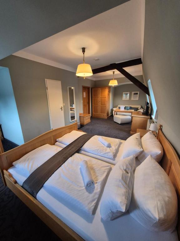 Postel nebo postele na pokoji v ubytování Hotel Roß