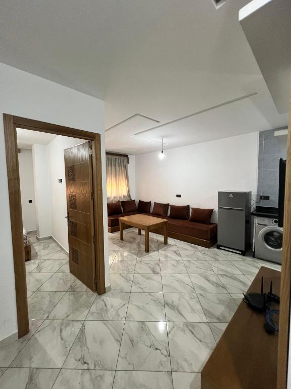 TV a/nebo společenská místnost v ubytování Appartements familiaux confortables à 5 min de la plage Martil شقق عائلية مريحة على بعد 5 دقائق من الشاطئ مرتيل