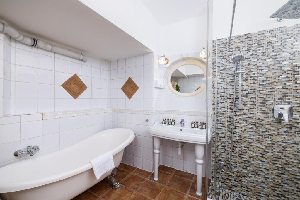 City Hotel Matyas - Resim 42