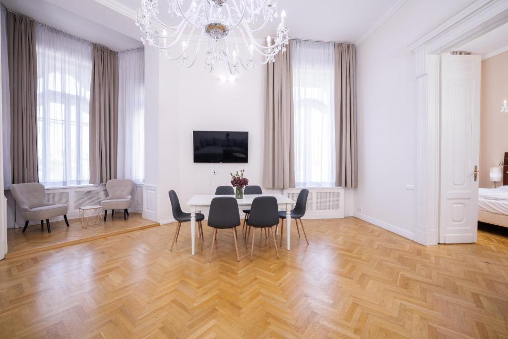 City Hotel Matyas - Resim 45