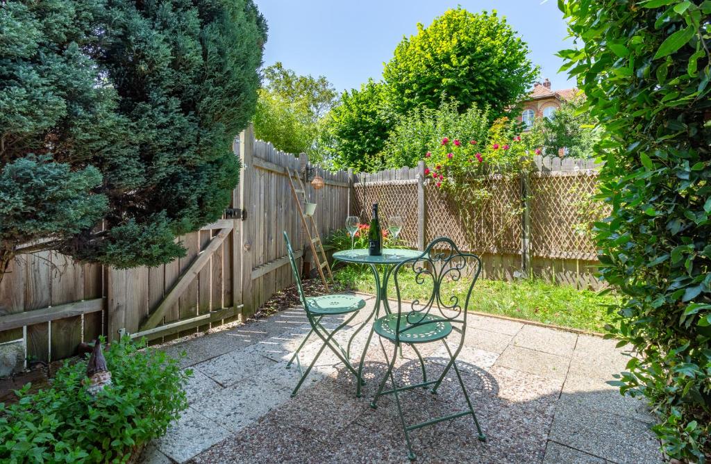 Taman di luar Le Petit Clos - Jardin privatif - Proche du centre