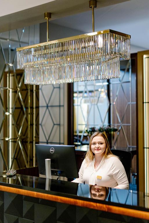 Grandhotel Zvon - Resim 3