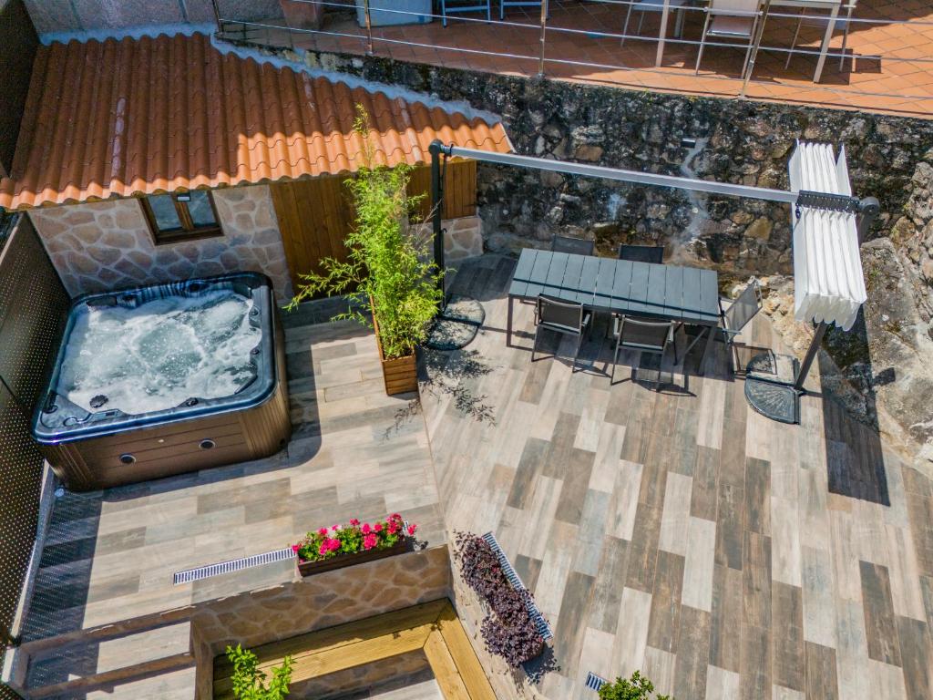 Patio lub wspólna przestrzeń na świeżym powietrzu w obiekcie Casa Vila do mar