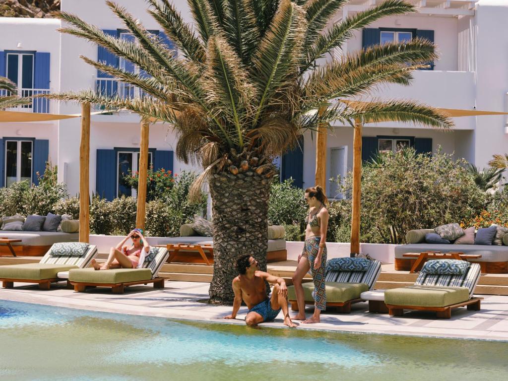 Bazén v ubytování Myconian Sunrise Relais & Chateaux Hotel nebo v jeho okolí