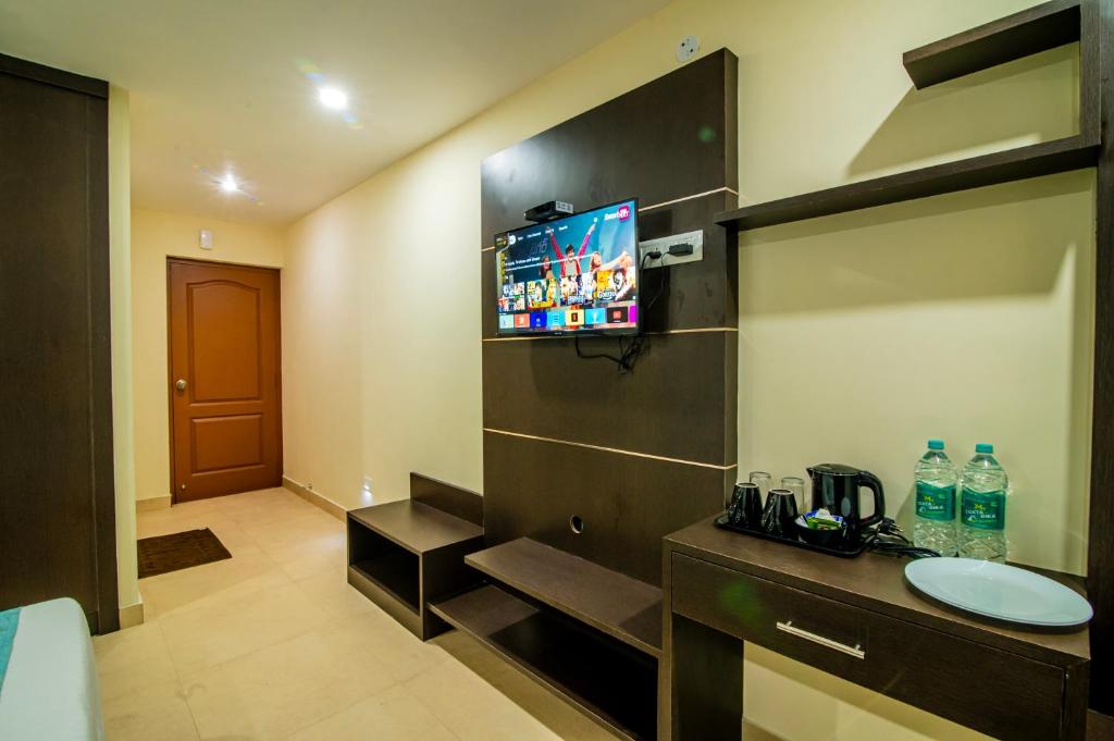 TV a/nebo společenská místnost v ubytování Hotel Shams Inn