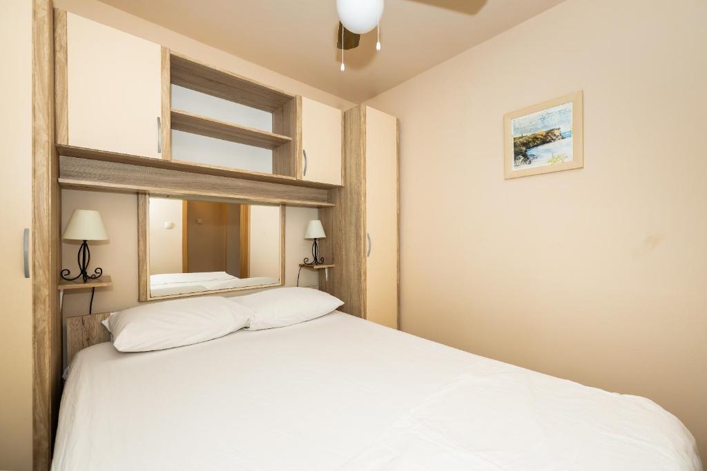 Posteľ alebo postele v izbe v ubytovaní tiho's apartments