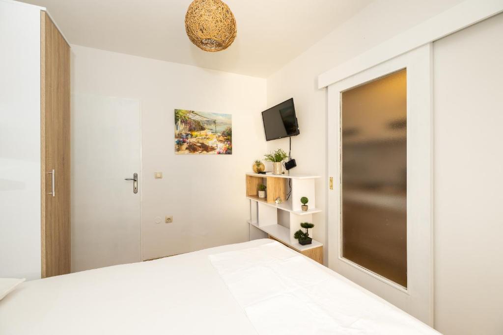 Televízia a/alebo spoločenská miestnosť v ubytovaní tiho's apartments