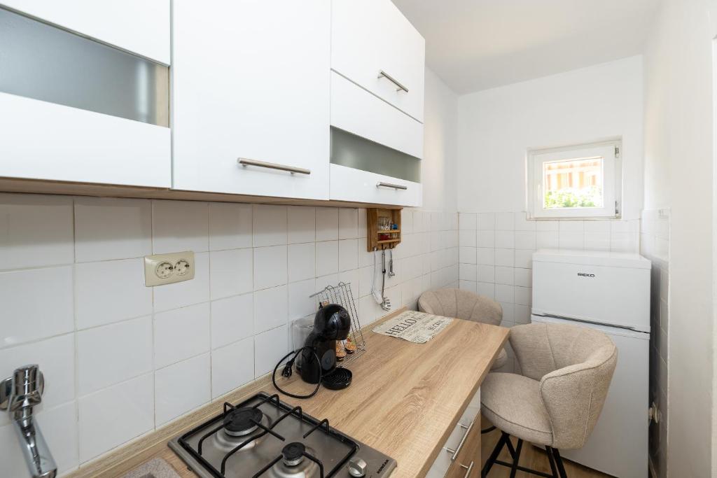 Kuchyňa alebo kuchynka v ubytovaní tiho's apartments
