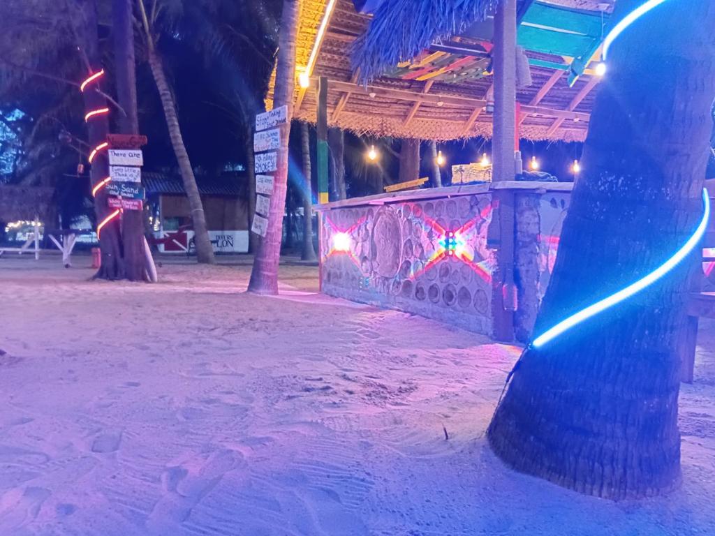 Fotografie z fotogalerie ubytování Happy Beach hotel nilaveli v destinaci Nilaveli