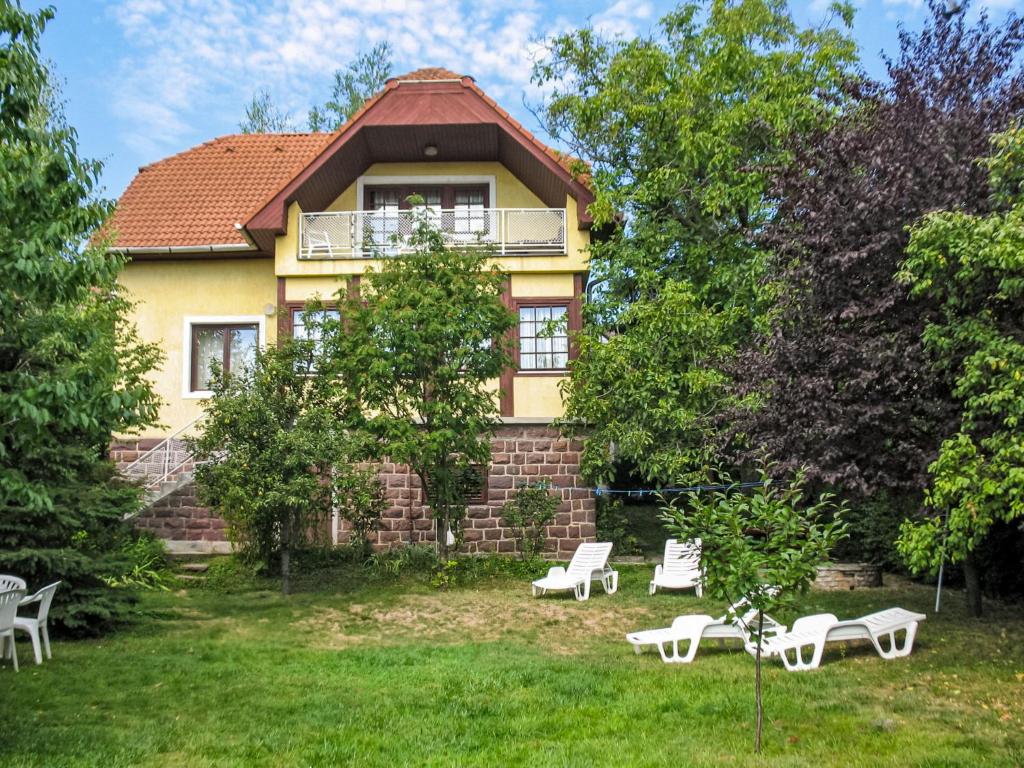 Vonkajšia záhrada v ubytovaní Holiday Home Csonka by Interhome