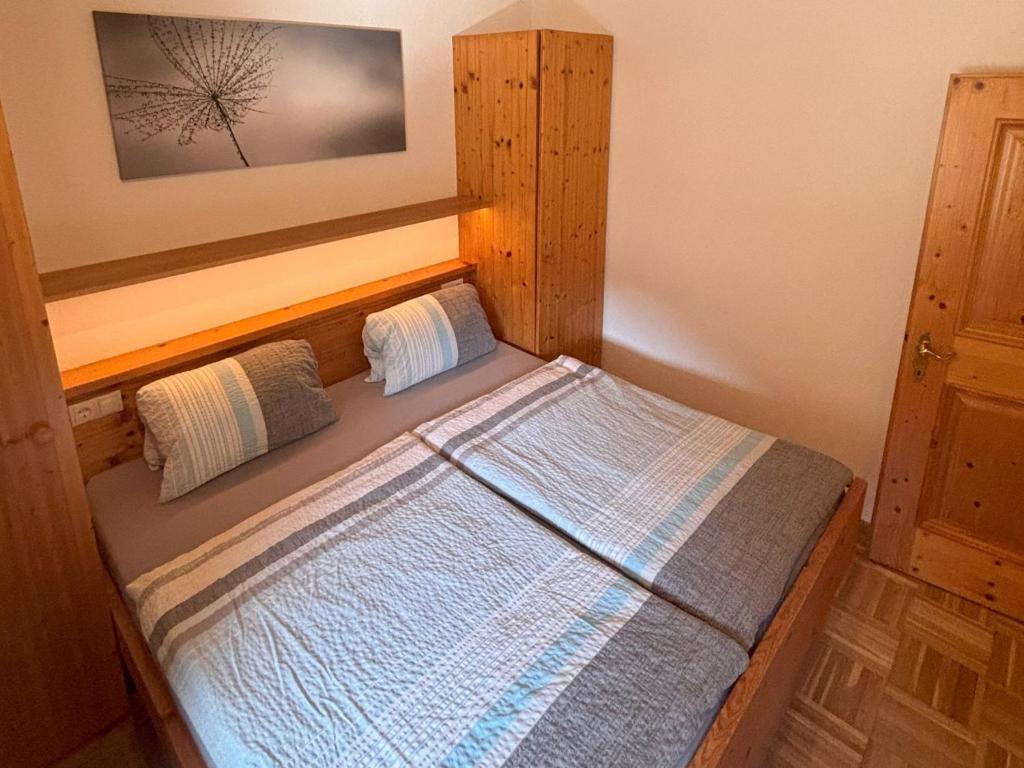 Postel nebo postele na pokoji v ubytování Apartment Sonnegg by Interhome