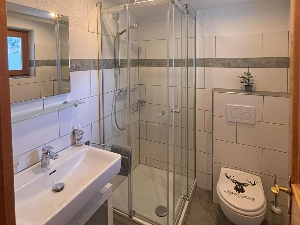 Koupelna v ubytování Apartment Sonnegg by Interhome