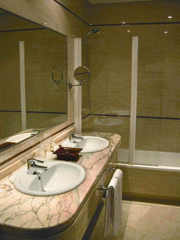 Hotel Manolo Mayo, Los Palacios y Villafranca – Updated 2023 ...
