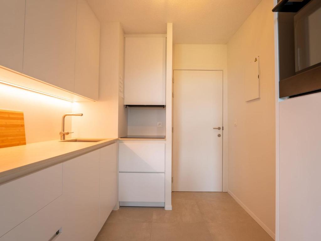 Kuchyň nebo kuchyňský kout v ubytování Apartment Appartement 64-202 by Interhome