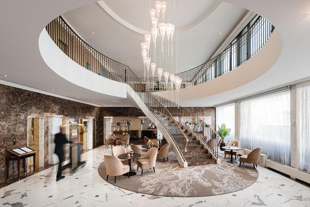 Warwick Geneva - Resim 1