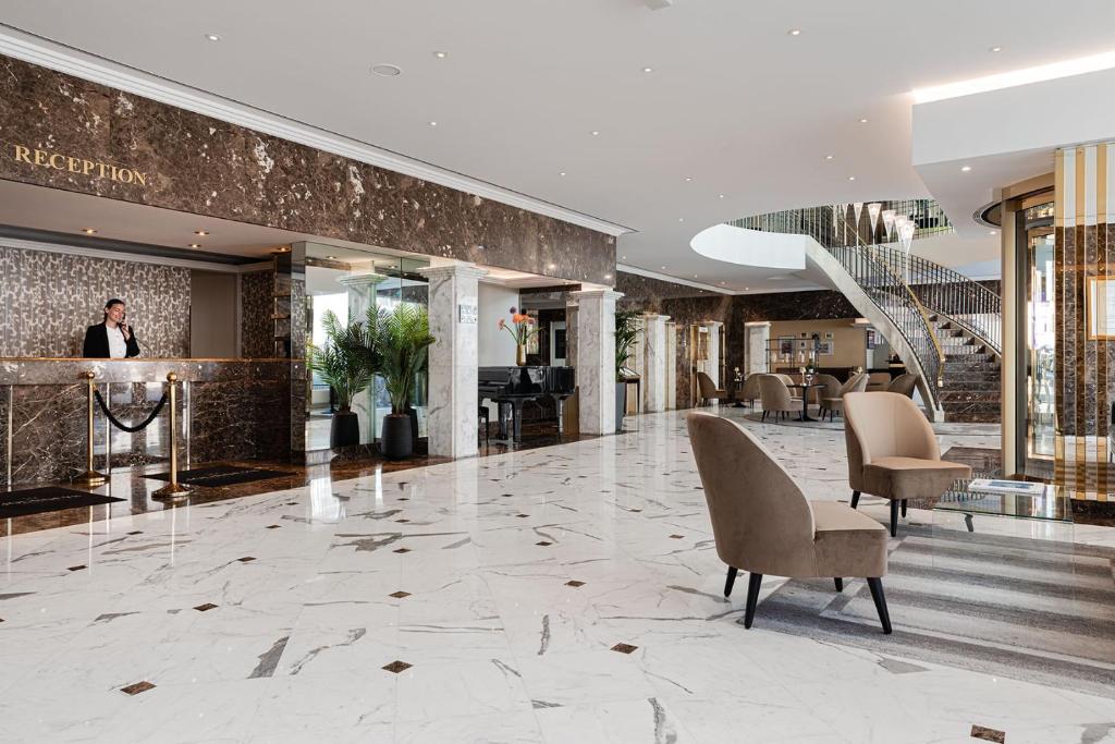 Warwick Geneva - Resim 4