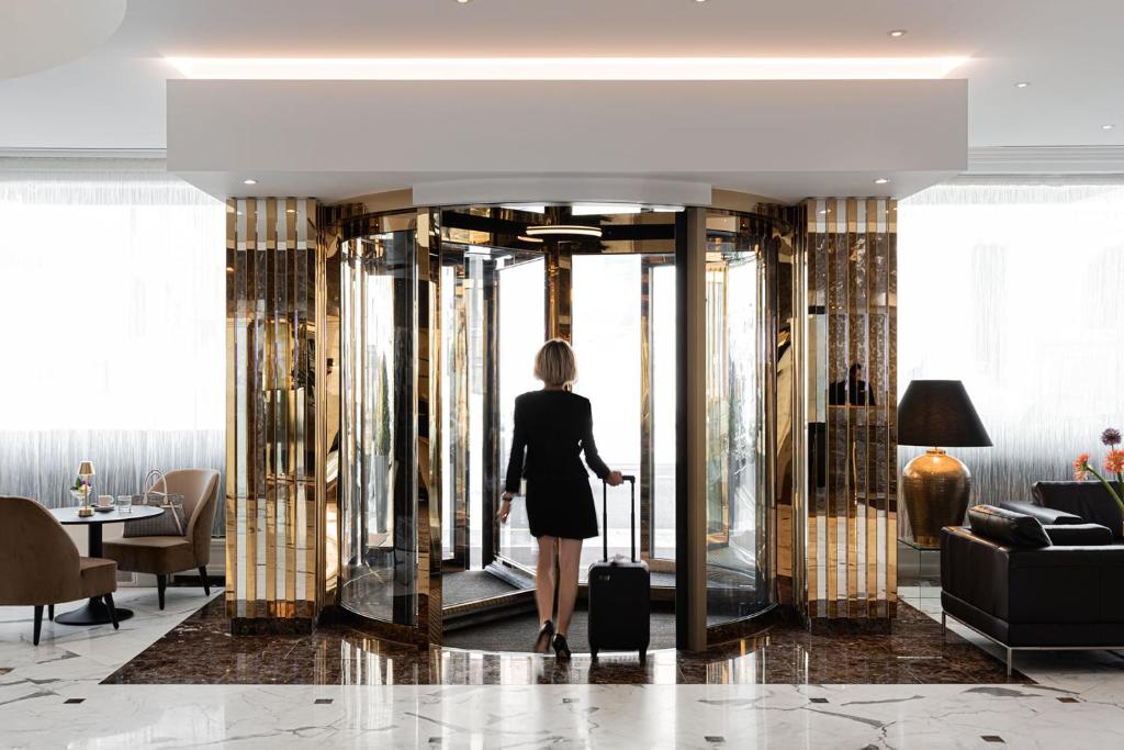 Warwick Geneva - Resim 2