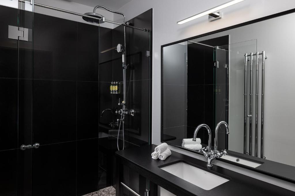 The Bridge Residence by Little King - 15