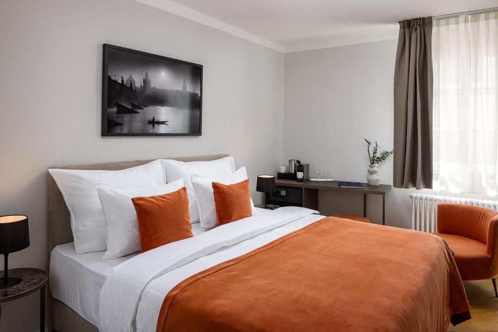 The Bridge Residence by Little King - 7