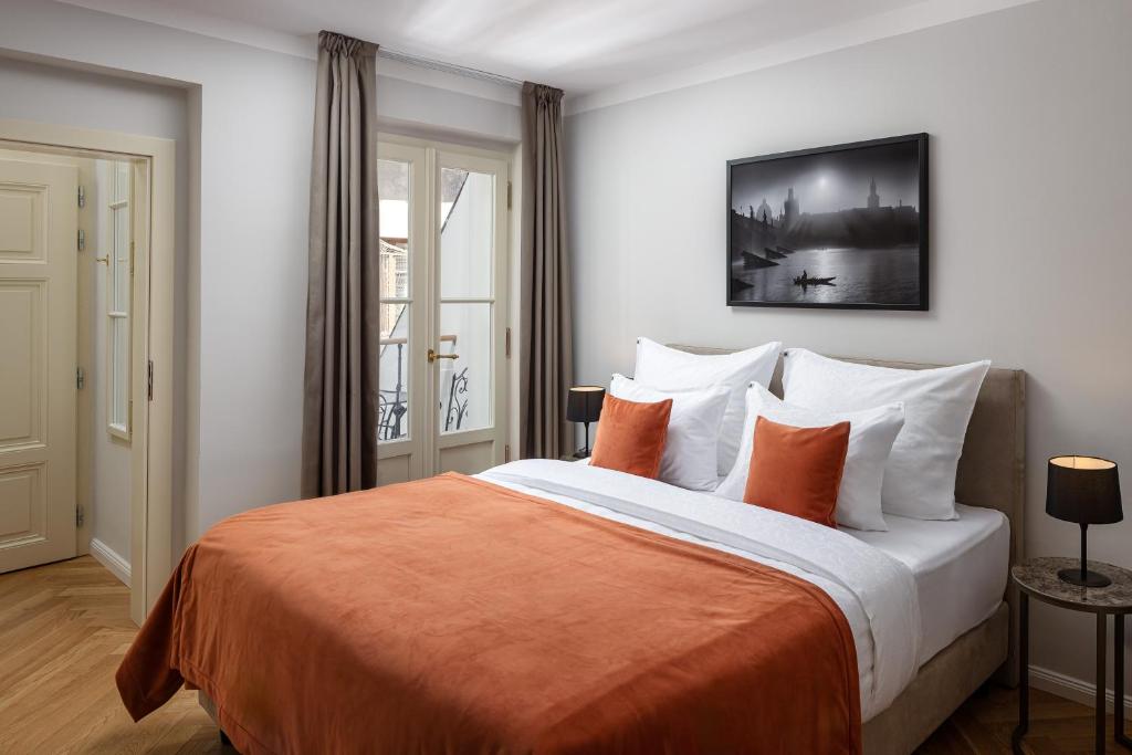 The Bridge Residence by Little King - 6