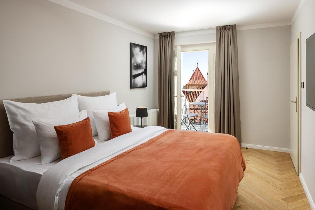 The Bridge Residence by Little King - 8