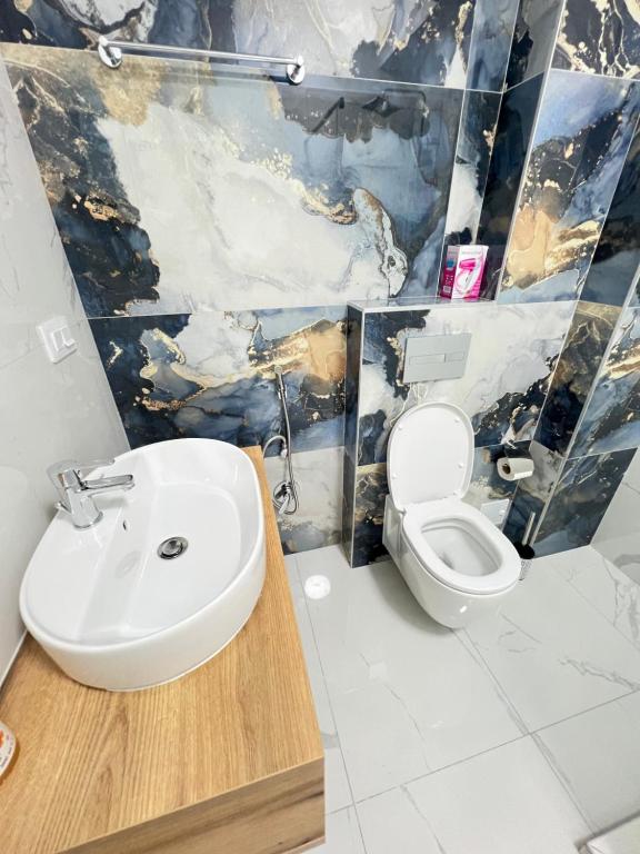 Premium Rooms & Boutique Apartments with Free Parking - Resim 29