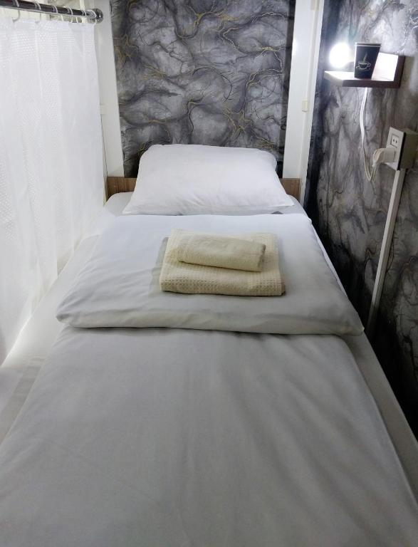 Postel nebo postele na pokoji v ubytování KING Hostel Center