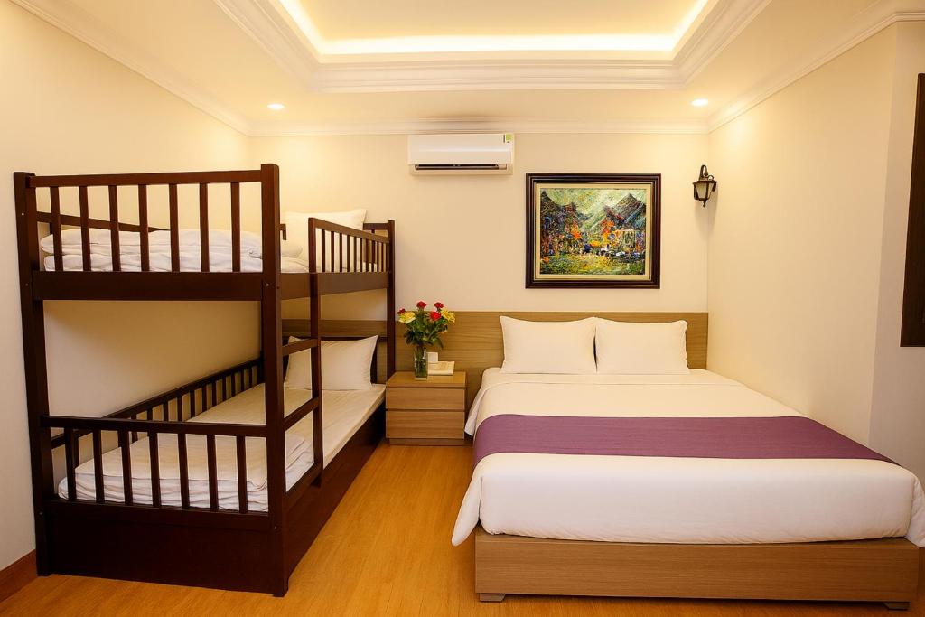 Giường trong phòng chung tại Yen Indochine