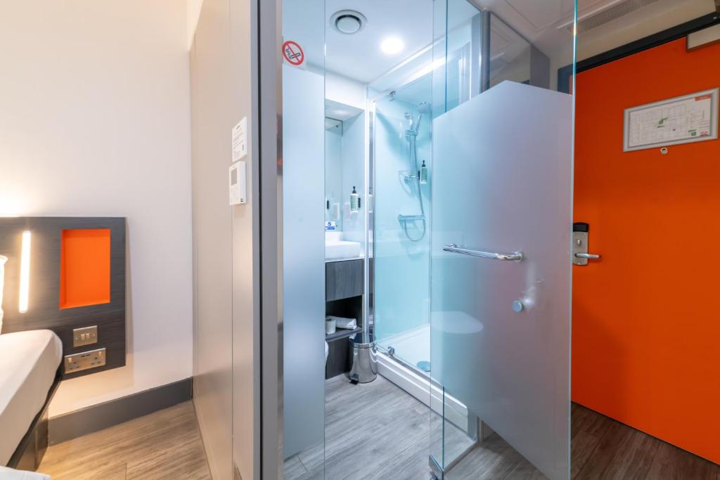 easyHotel Leeds - Resim 38