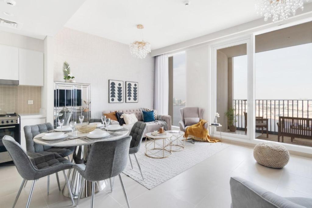 Luxury Apartments at Harbour Gate with Gorgeous View, Dubai (2025