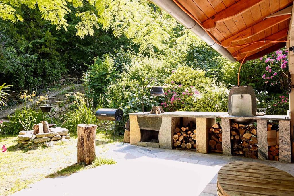 Vonkajšia záhrada v ubytovaní Erdőterasz Vendégház & SPA