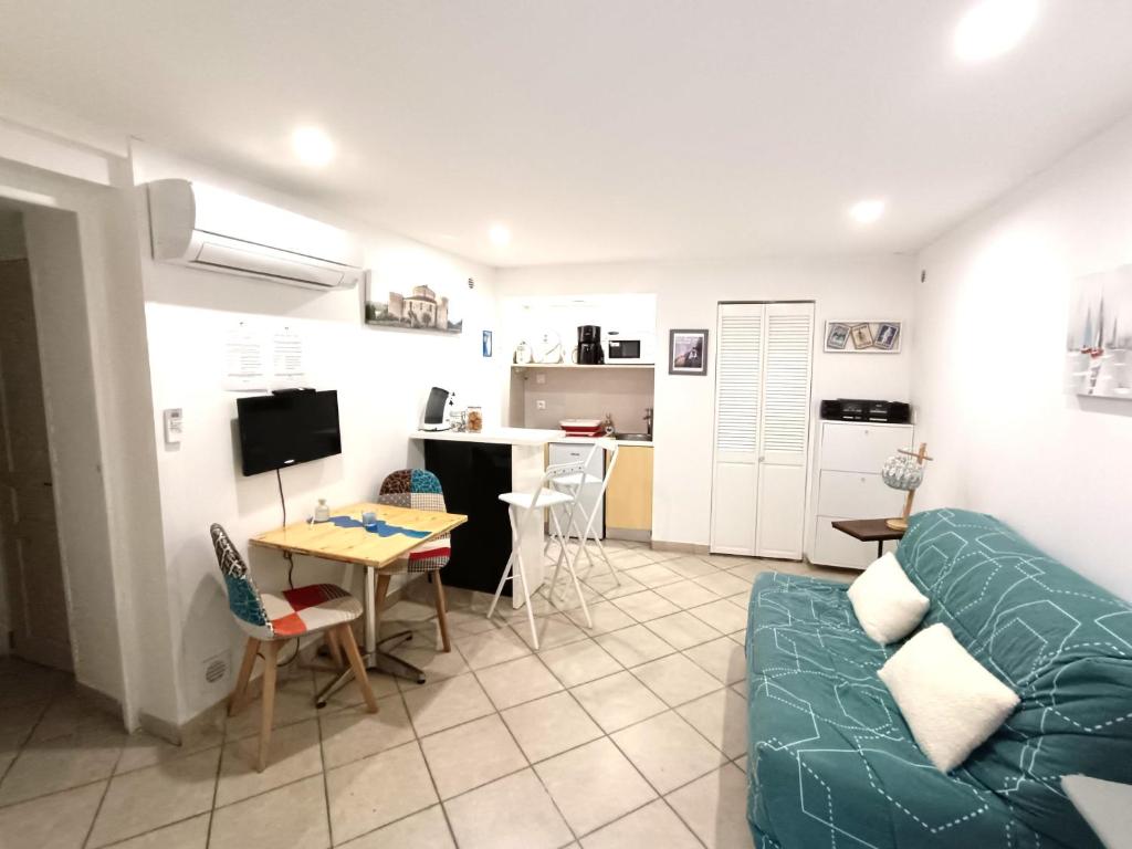 a living room with a couch and a table at T1 au coeur de St Florent in Saint-Florent