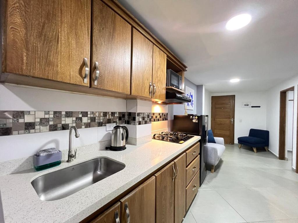 a kitchen with a sink and a counter top at Apartamento Florelba - a dos cuadras del parque in Carmen de Viboral