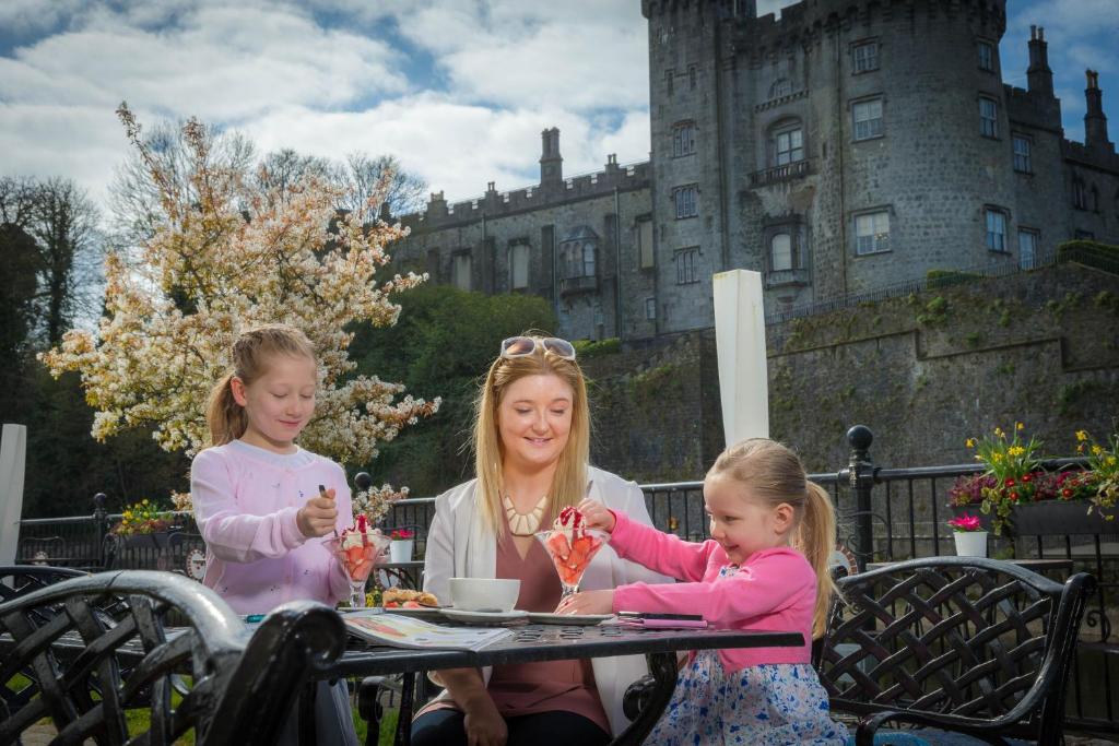 Děti v ubytování Kilkenny River Court Hotel