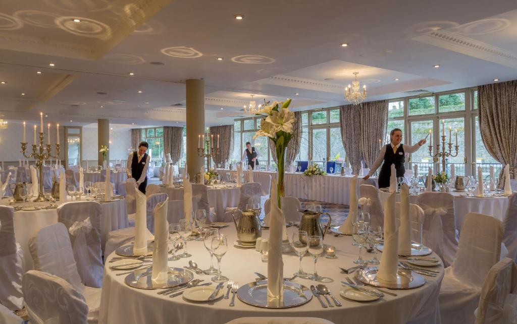 Restaurace v ubytování Kilkenny River Court Hotel