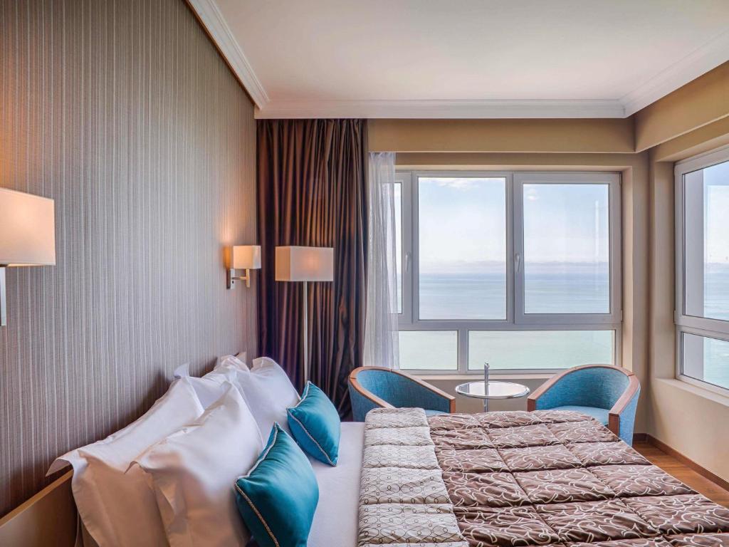 Postel nebo postele na pokoji v ubytování Mercure Monte Igueldo