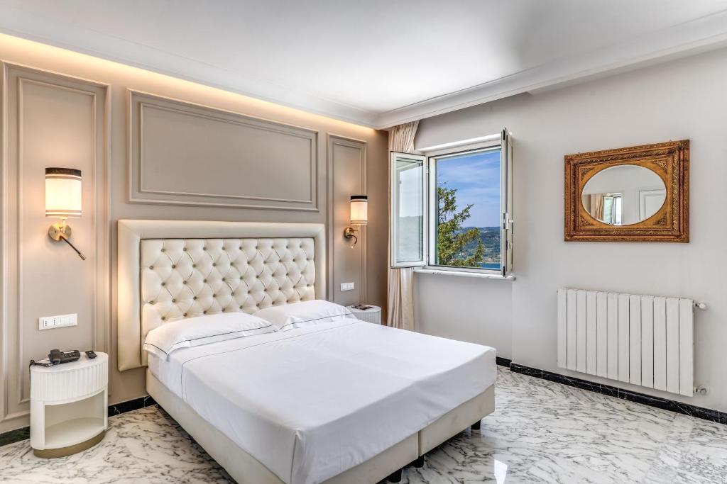 Łóżko lub łóżka w pokoju w obiekcie Hotel Castel Vecchio
