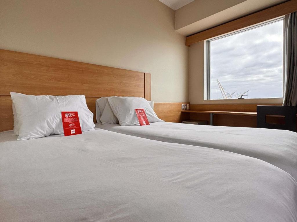 Postel nebo postele na pokoji v ubytování ibis Valparaiso