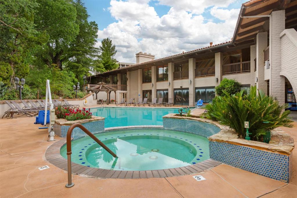 Best Western Plus Arroyo Roble Hotel & Creekside Villas photo