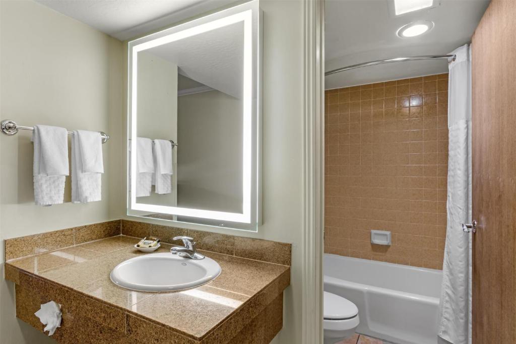 Best Western Plus Arroyo Roble Hotel & Creekside Villas photo