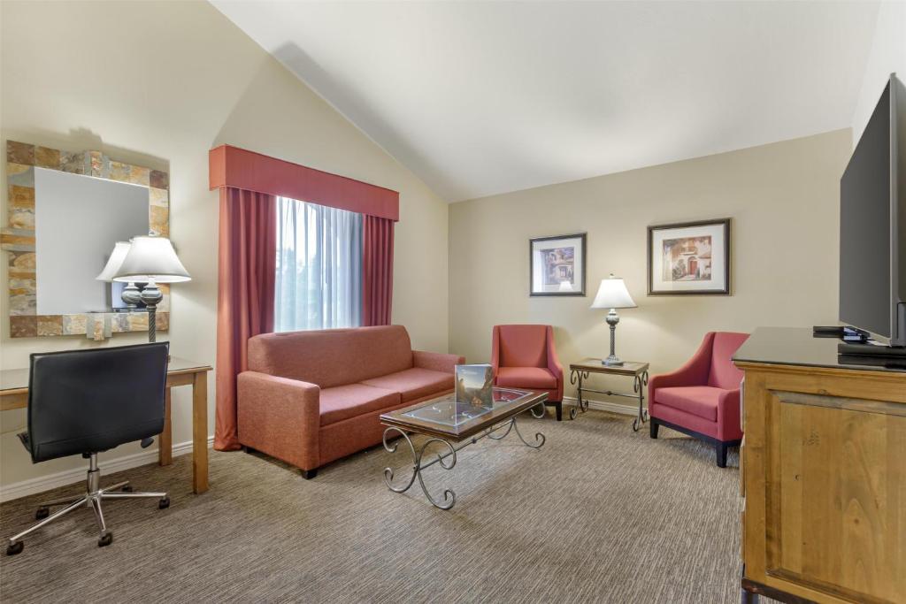 Best Western Plus Arroyo Roble Hotel & Creekside Villas photo