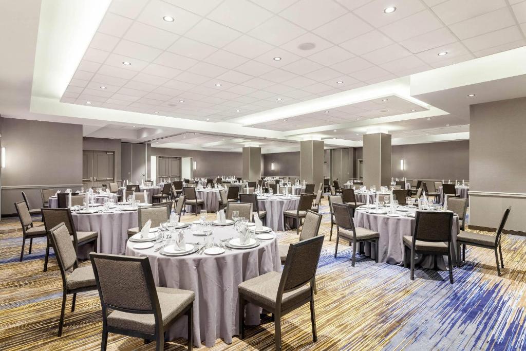 Cambria Hotel Pittsburgh - Downtown photo