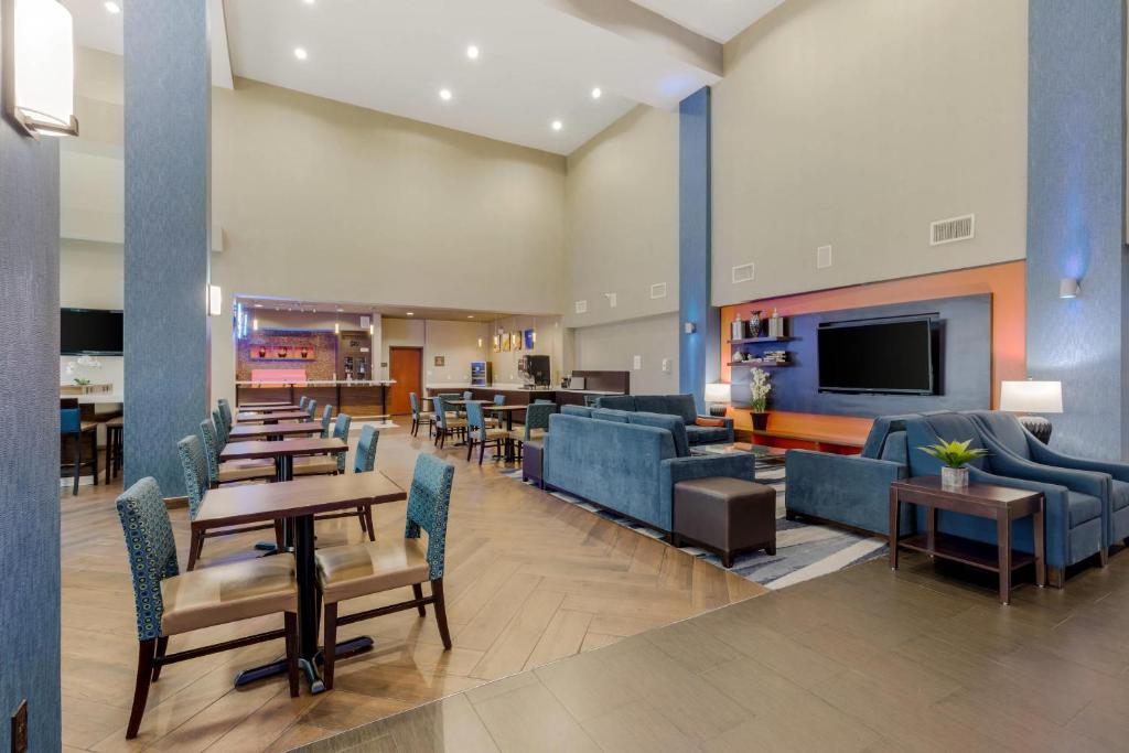 Comfort Suites Waco North - Near University Area photo