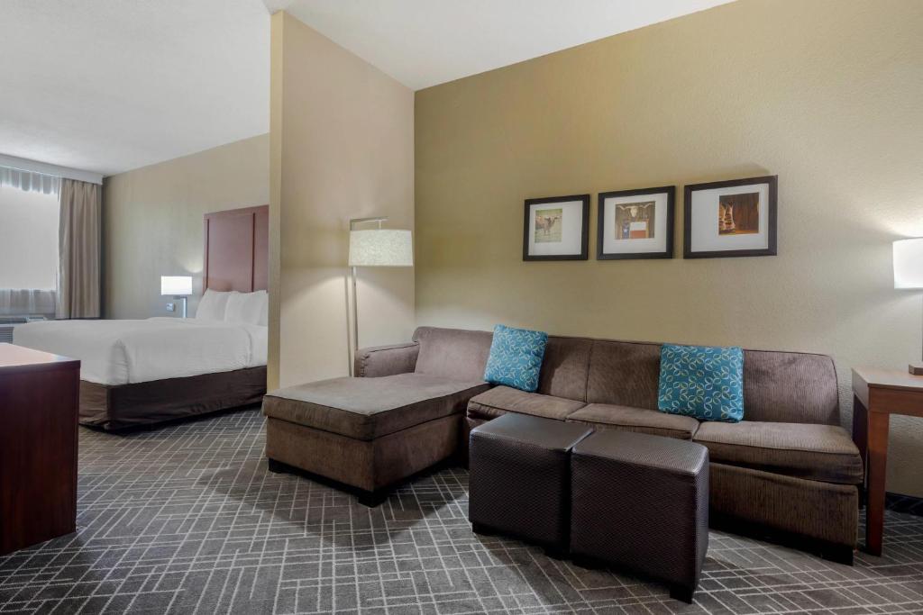 Comfort Suites Waco North - Near University Area photo