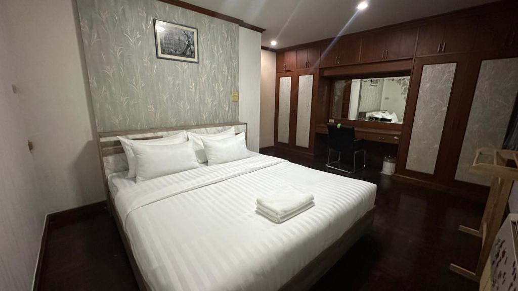 Un pat sau paturi într-o cameră la Cozy Townhouse near PSU, Hat Yai บ้านทั้งหลัง