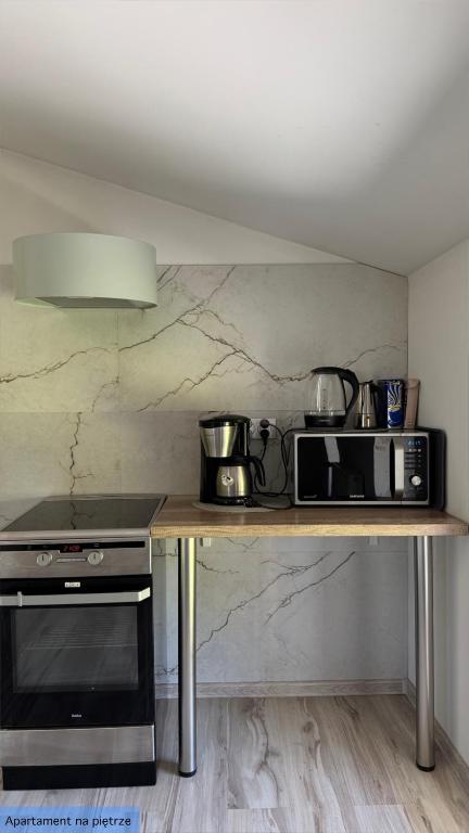 Kuchyňa alebo kuchynka v ubytovaní Apartament Słoneczna Dolina Magurki bania jacuzzi balia ogrodowa Szczyrk-Wilkowice