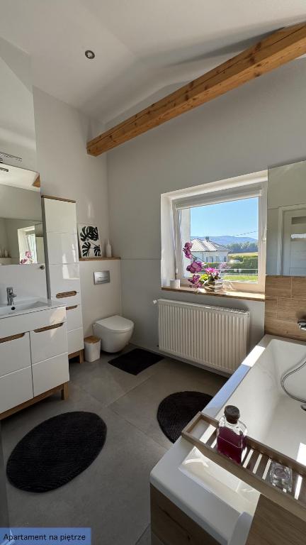 Kuchyňa alebo kuchynka v ubytovaní Apartament Słoneczna Dolina Magurki bania jacuzzi balia ogrodowa Szczyrk-Wilkowice